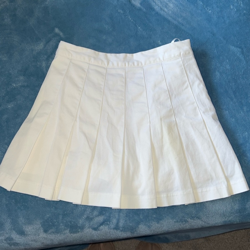 XS white pleated skirt